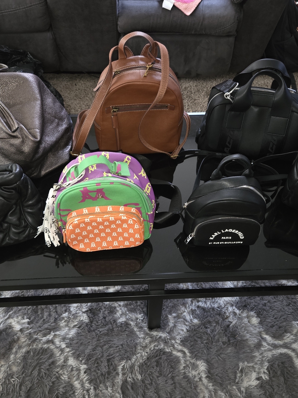 Handbags - Picture 3 of 6